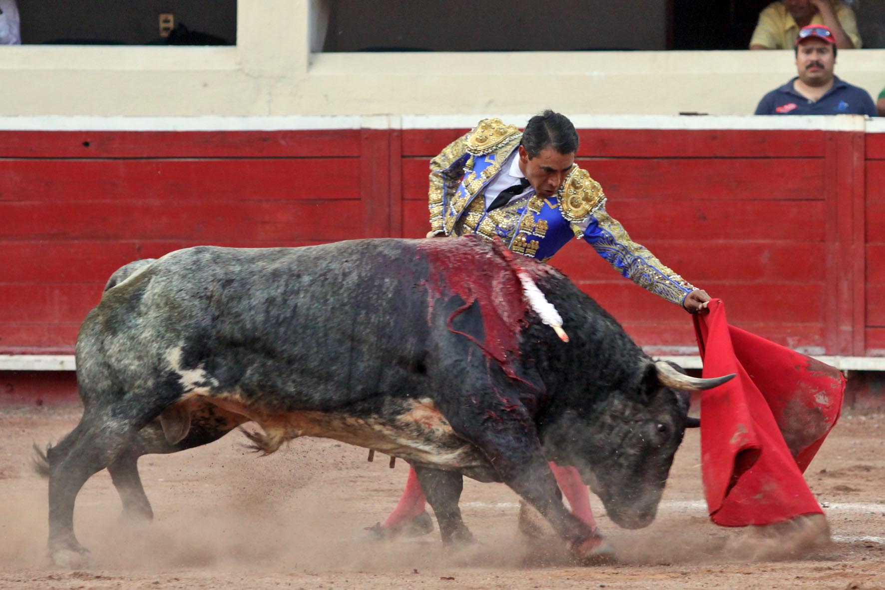 Se retira Zotoluco, torero mexicano de trayectoria