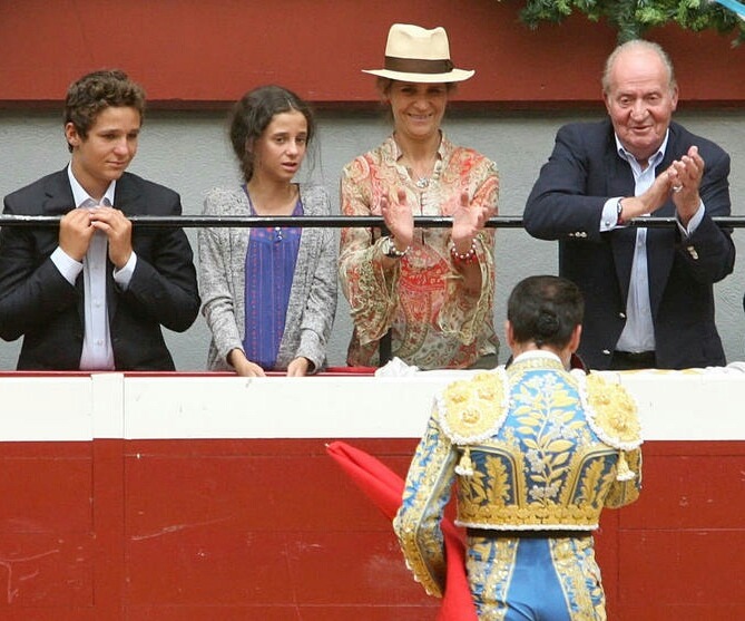 Froilán defiende los toros a capa y espada