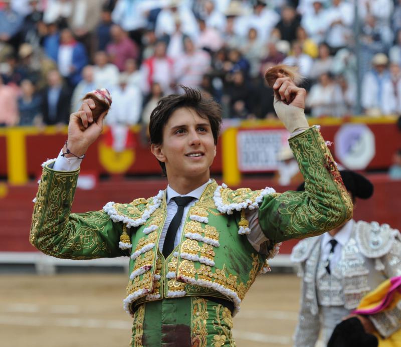 Roca Rey se lleva el mano a mano frente a «El Juli»