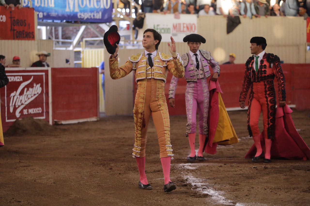 Roca Rey, a hombros en su regreso a los ruedos