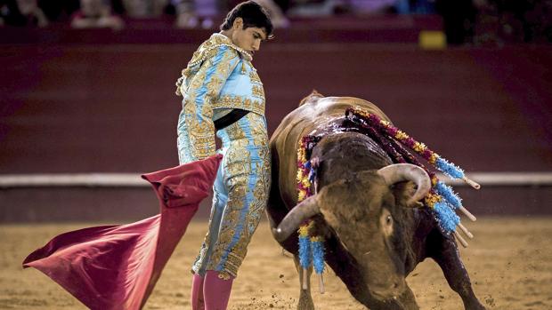 Luis David Adame finaliza con Taurodelta