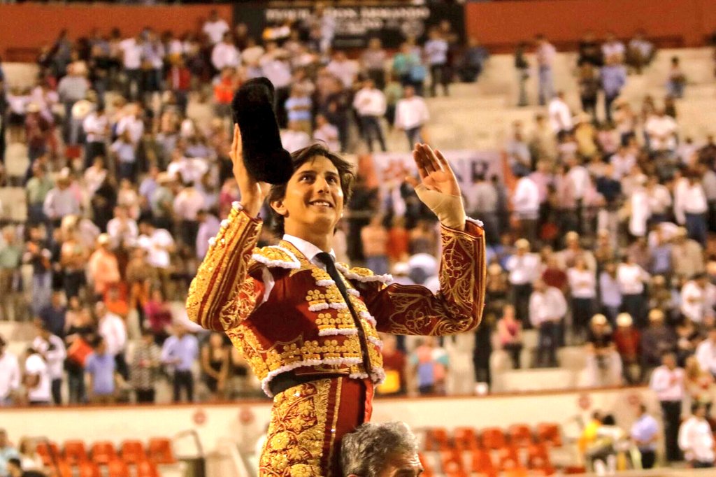 Roca rey arrolla y triunfa a lo grande en Aguascalientes
