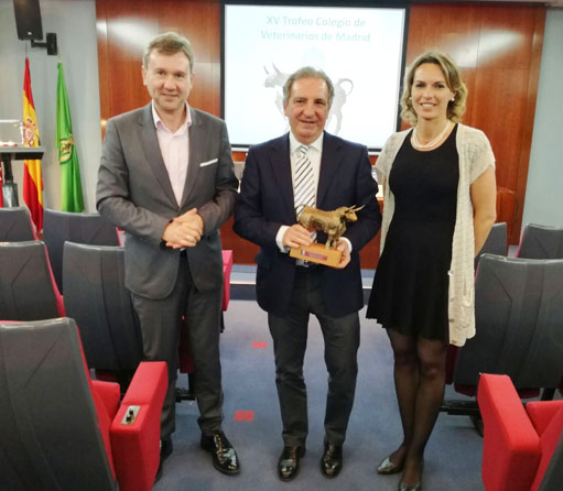 El Colegio de Veterinarios de Madrid premia a Antonio Bañuelos