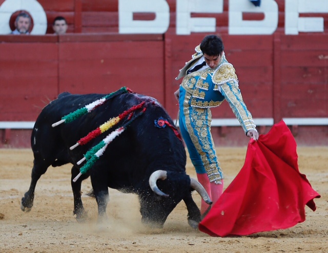 Cayetano Rivera a lo grande en la primera de Jerez