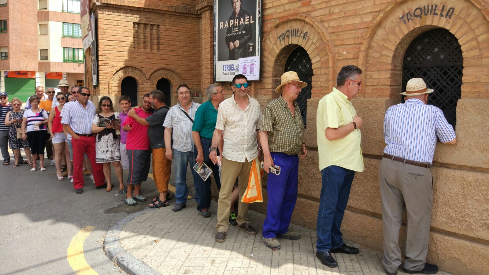 Expectación en la apertura de taquillas de Teruel