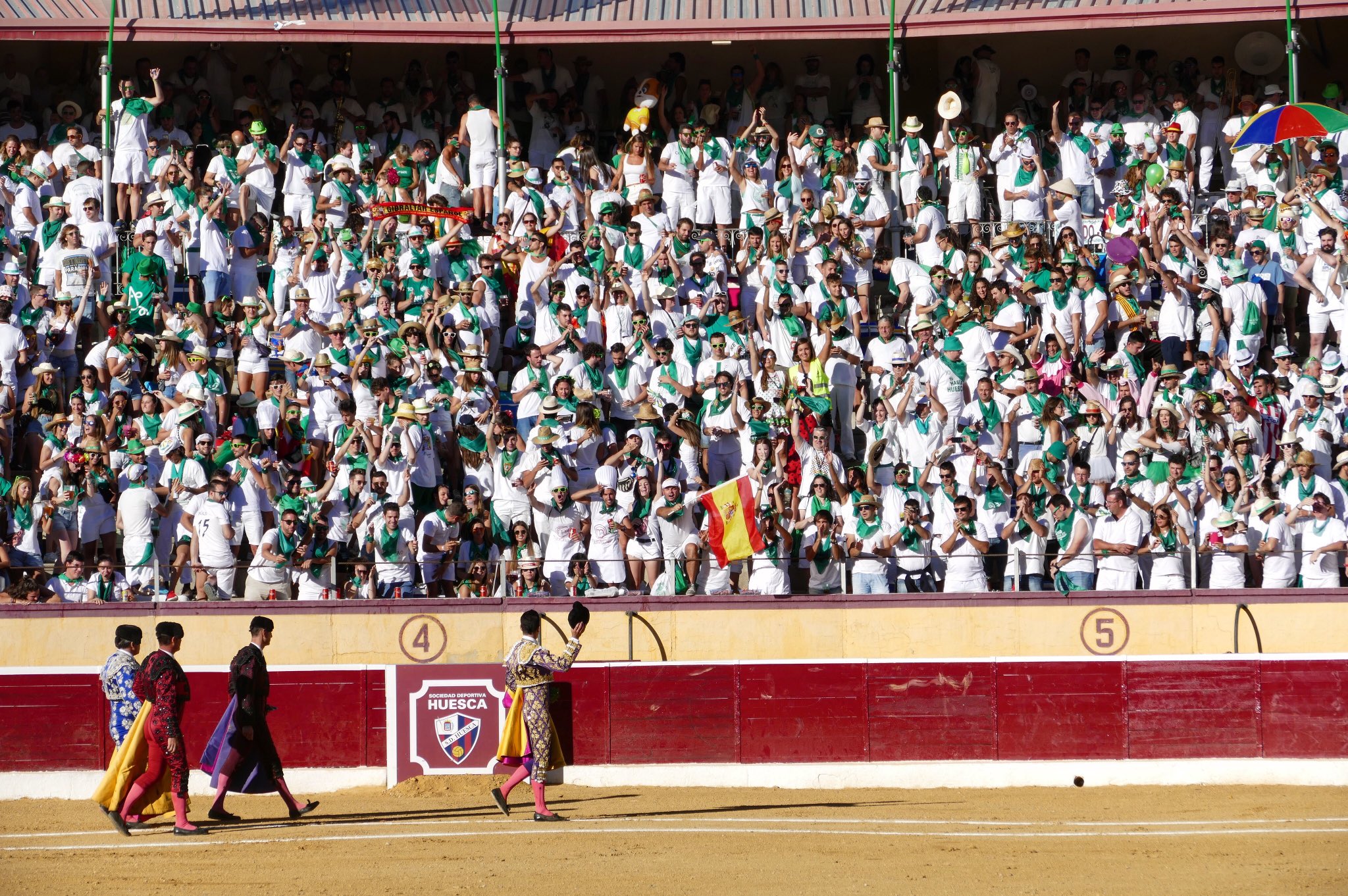 Talavante corta una oreja en la apertura de Huesca