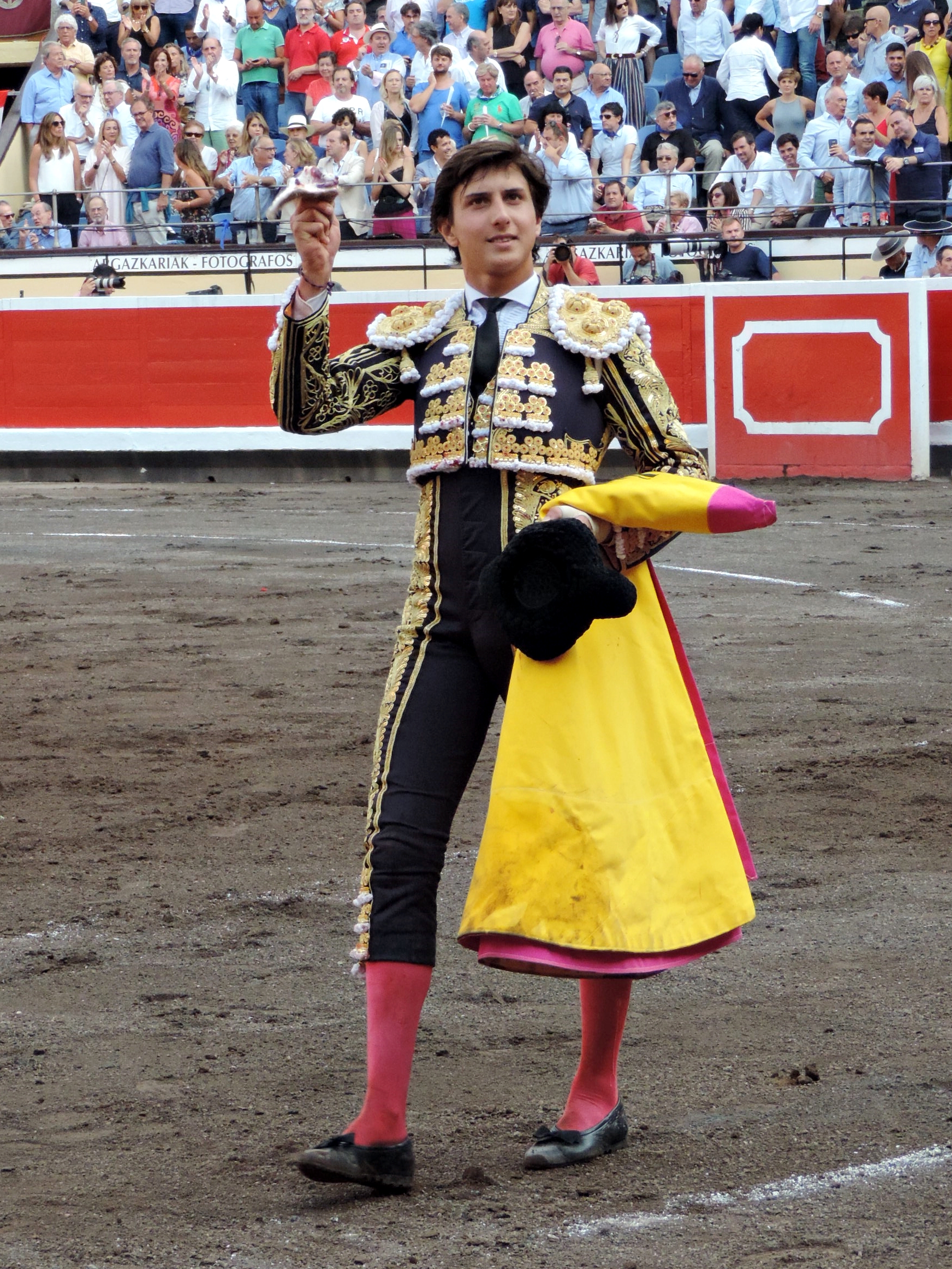 Roca Rey dos orejas en su presentación en Bilbao