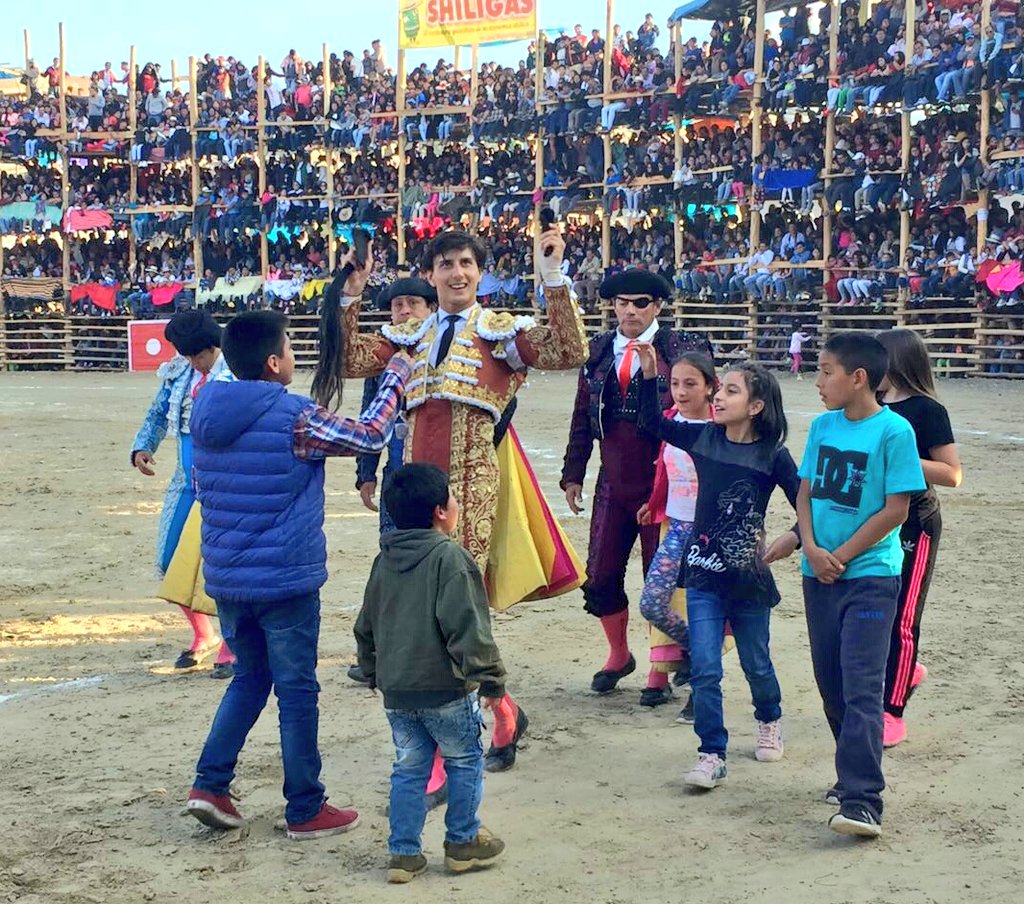 Roca Rey hace vibrar en Celendín