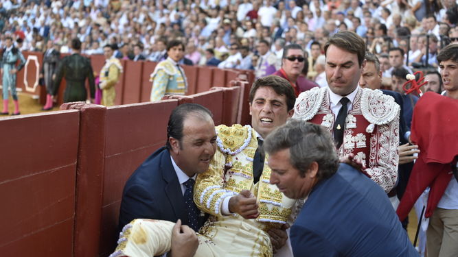 Rafa Serna, pronóstico grave en su alternativa en Sevilla