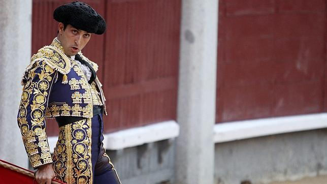 Javier Castaño pasa la noche con fiebre tras la cornada en el cuello de ayer