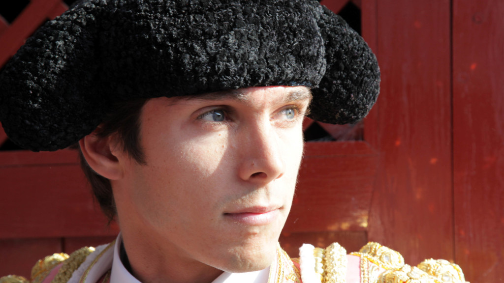 Castella, Solidario con las Escuelas Taurinas Francesas