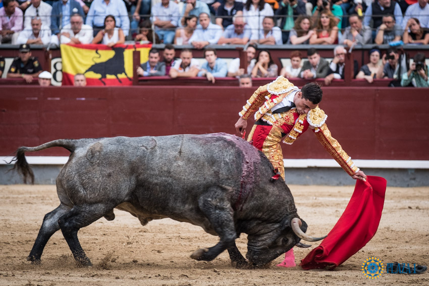 Ureña emociona sin Adolfos