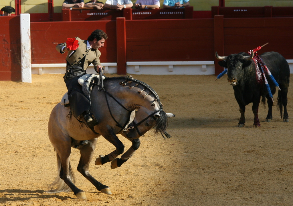 Andy Cartagena y Sebastián Castella destacan en la apertura de Mérida