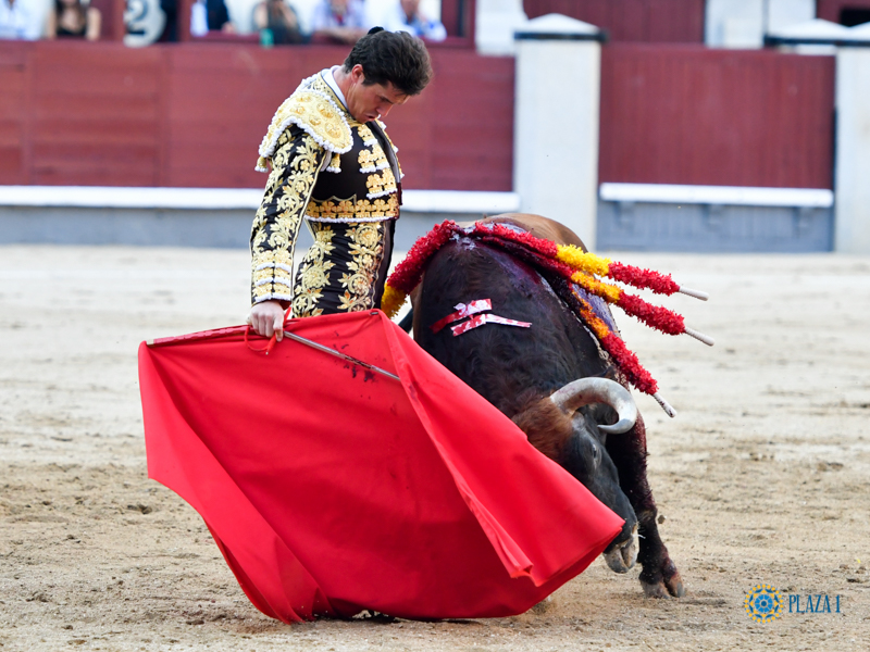 Luque cierra la temporada venteña con una oreja de peso