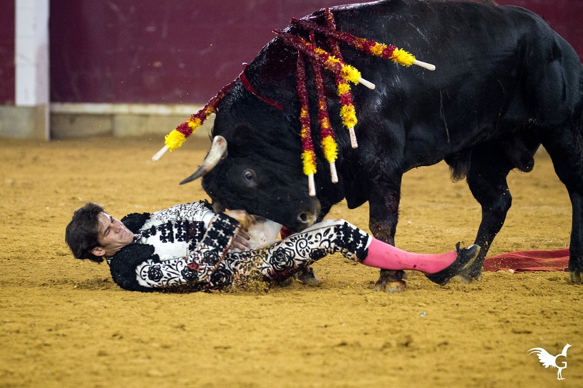 José Garrido pasa la noche muy dolorido