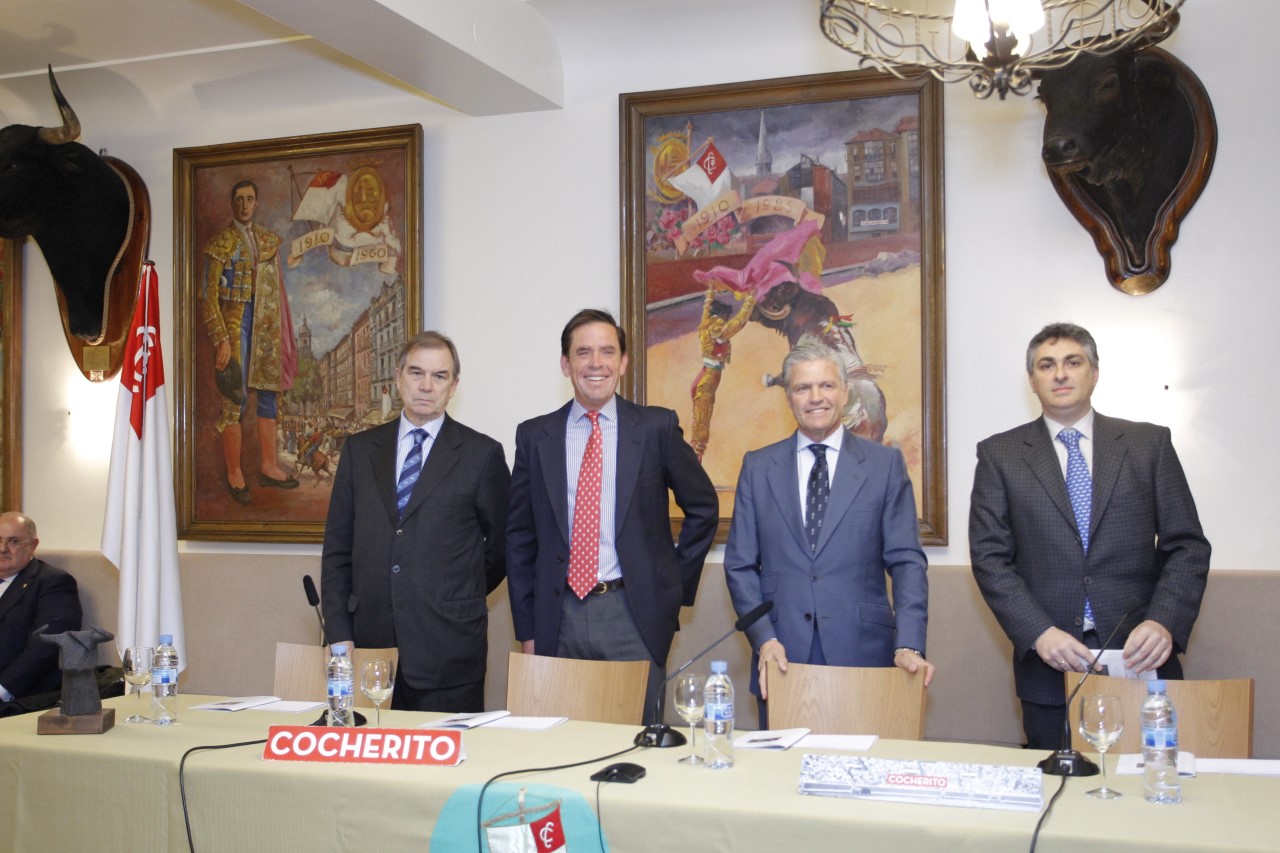 Espartaco y Dávila Miura ofrecen un buen espectáculo en el Club Cocherito