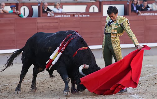 Juan Mora sienta cátedra en Alimón