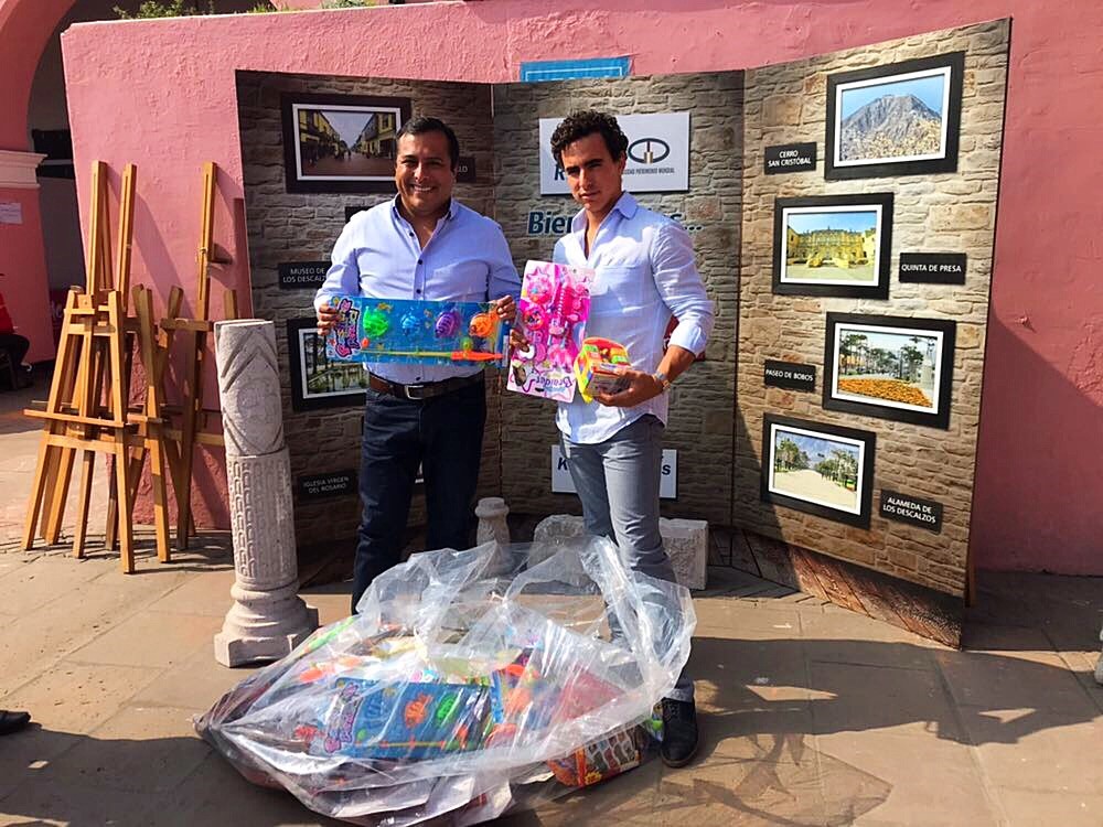 Joaquín Galdós, solidario en Acho con los niños del Rimac