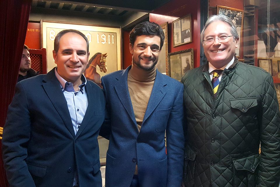 Paco Ureña cautiva en el Real Club Taurino de Murcia