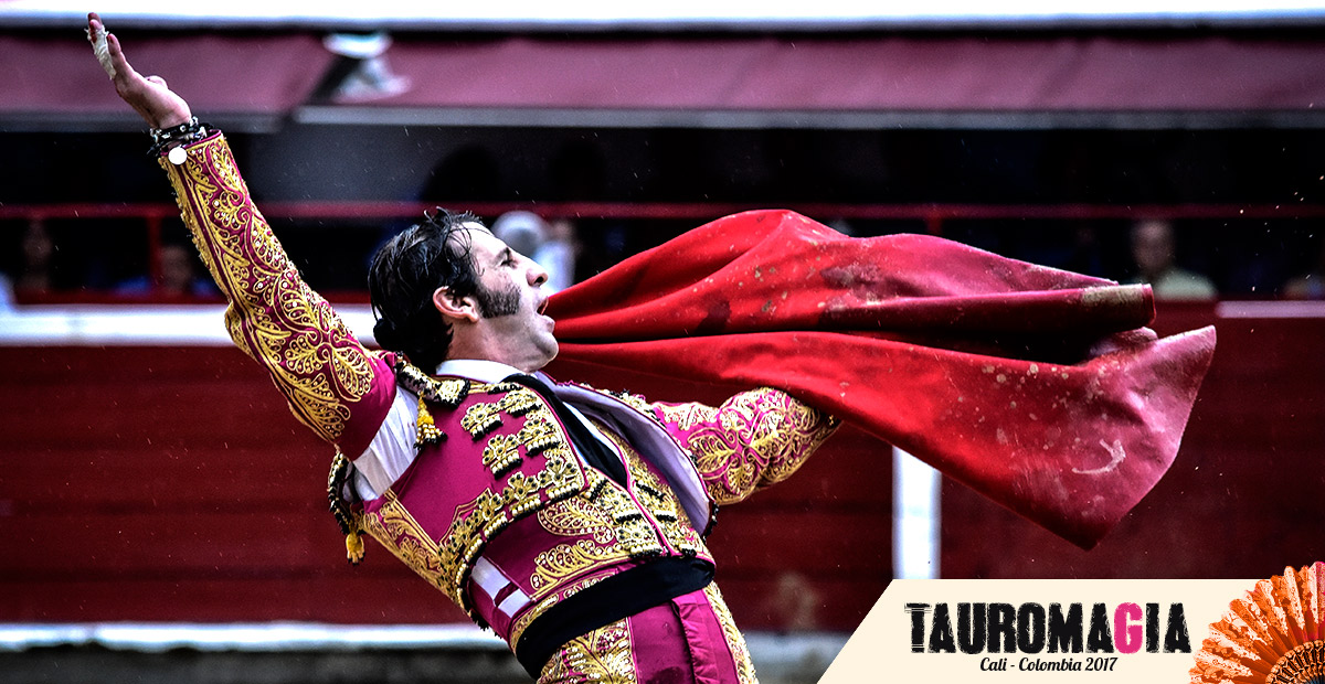 Vuelta bajo el agua de Juan José Padilla en el inicio de Cali