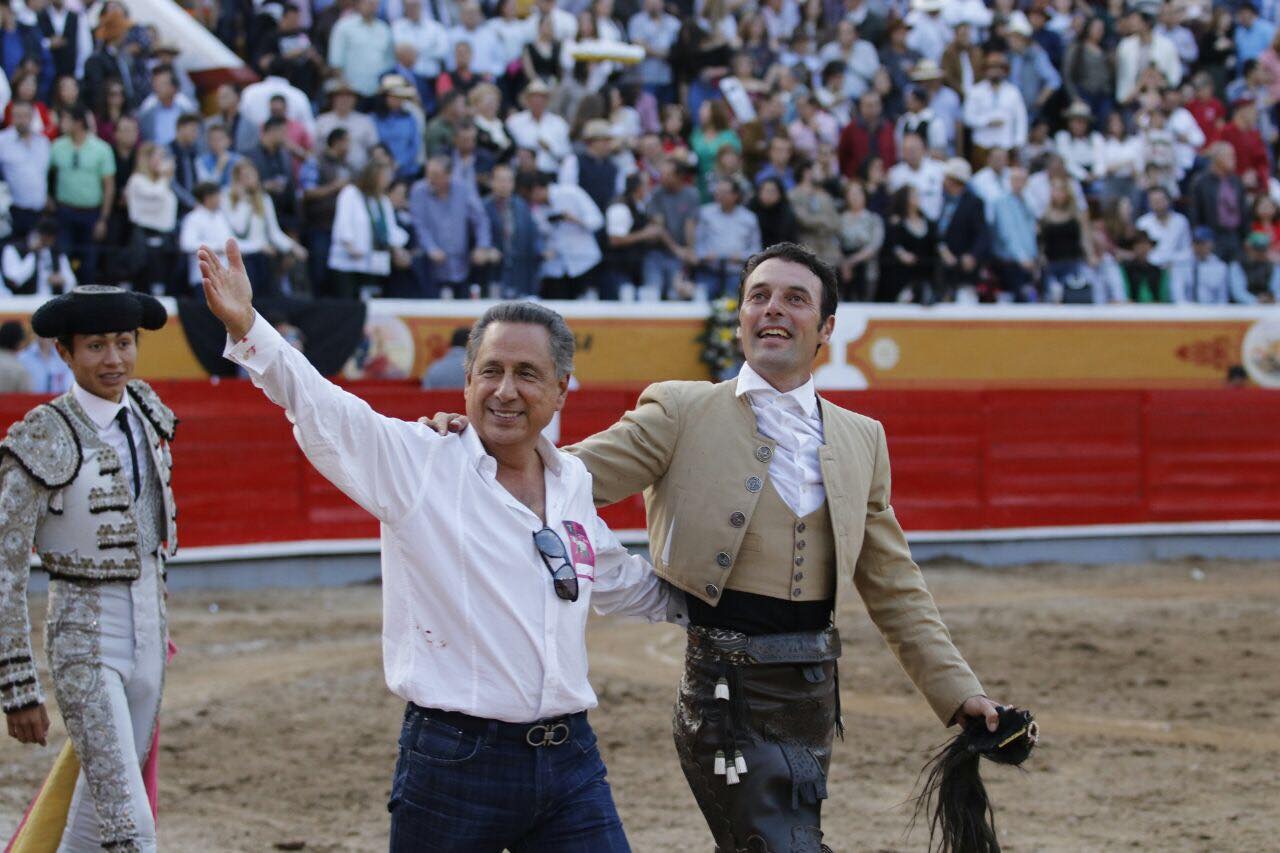 Contundente triunfo de Andy Cartagena con corte de dos orejas y rabo