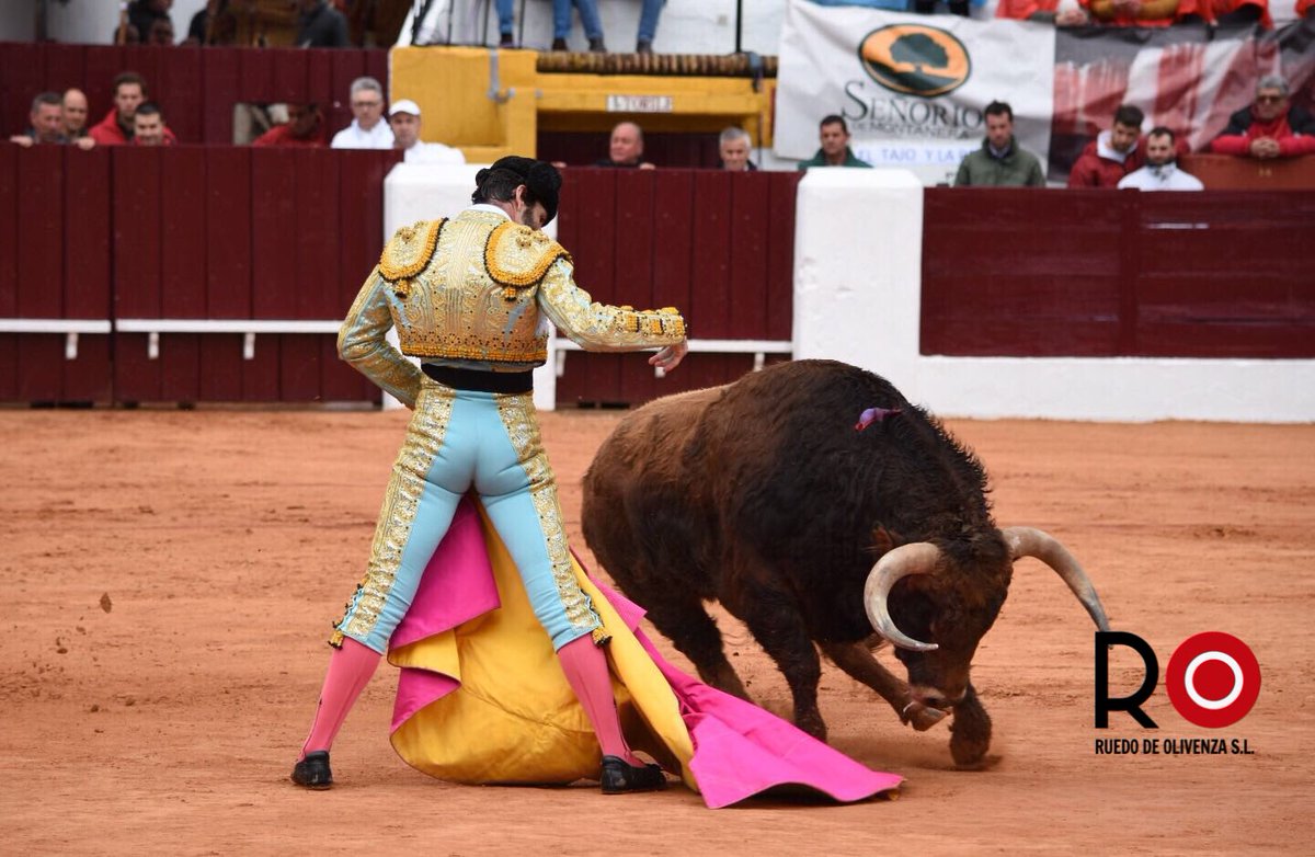 Padilla la cara, Adame la cruz y Garrido el canto