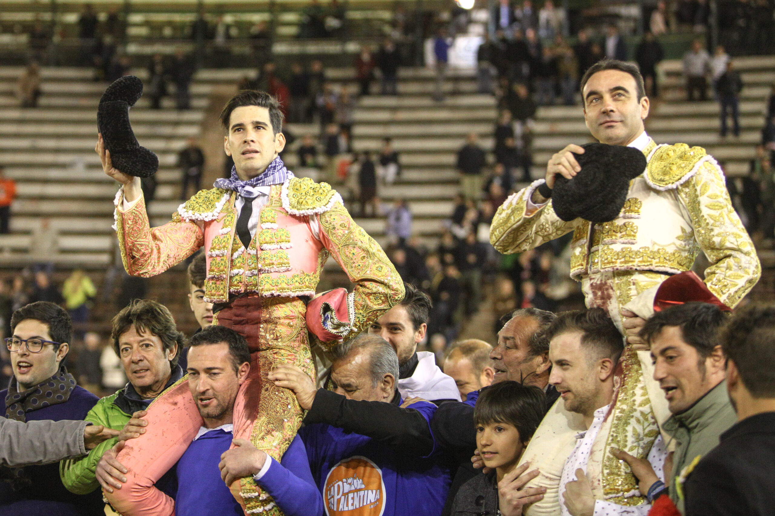 Ponce vuelve a abrir la Puerta Grande junto a López Simón