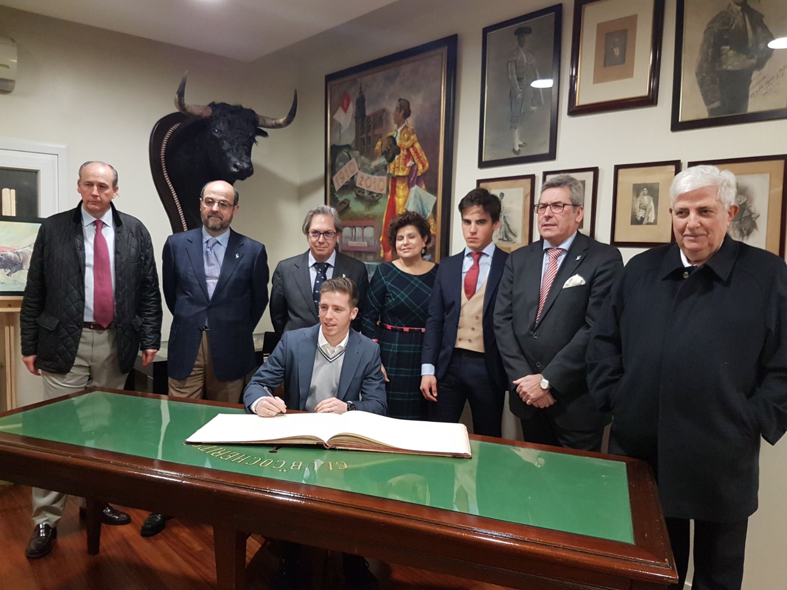 Fútbol y toros en el Club Cocherito de Bilbao