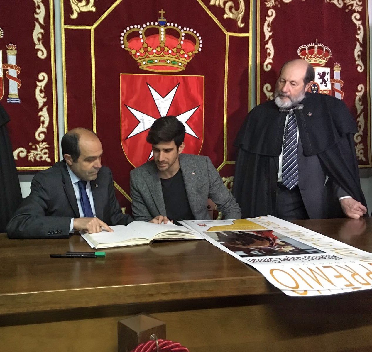 López Simón recibe el premio “Su peso en Miel de la Alcarria”