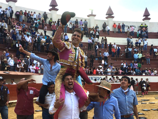 Arturo Macías se impone a Sebastián Castella en Texcoco
