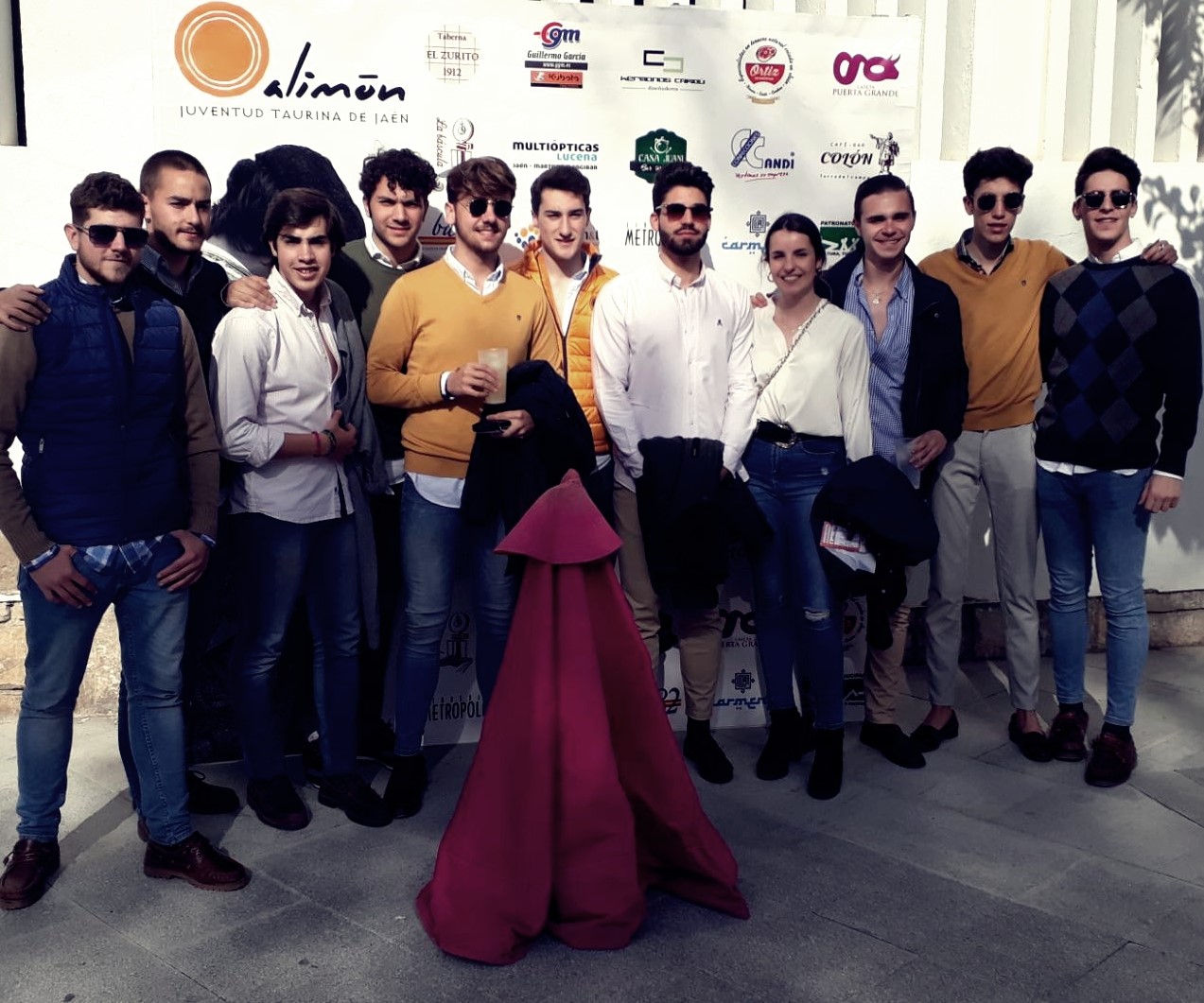 Alimón, solidario con el festival, generoso con la afición