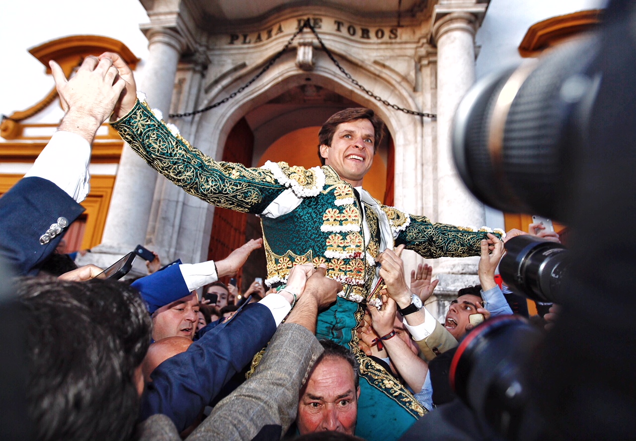 Faena completa del indulto de «El Juli» en Sevilla