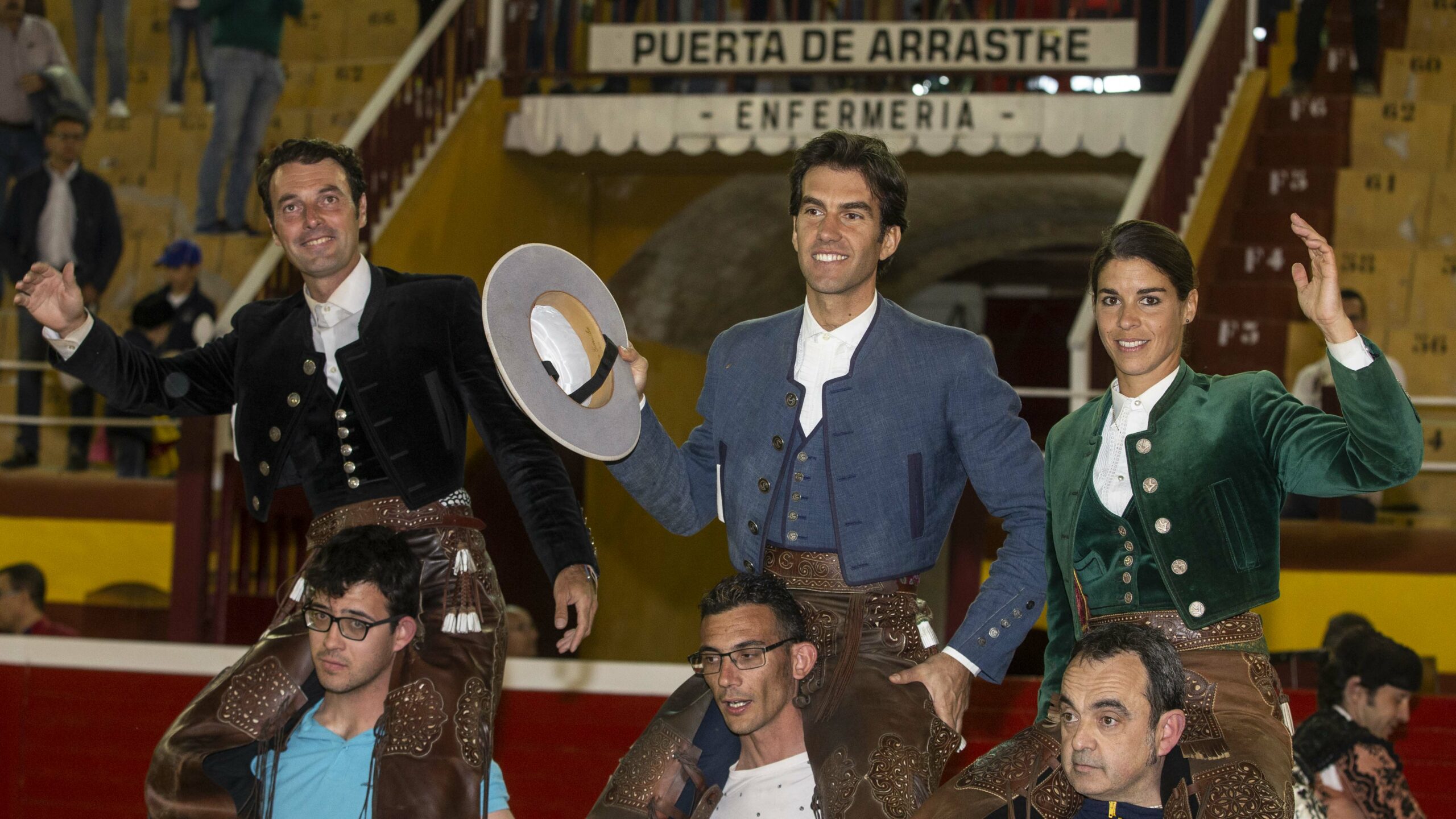 Andy Cartagena, Sergio Galán y Lea Vicens cortan 9 orejas y salen a hombros en Cieza