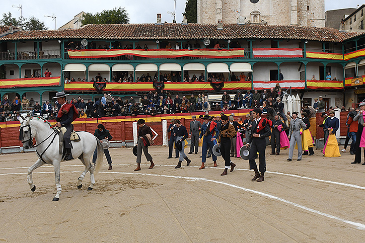 Plaza de toros de Chinchón. Tradicional festival taurino con picadores