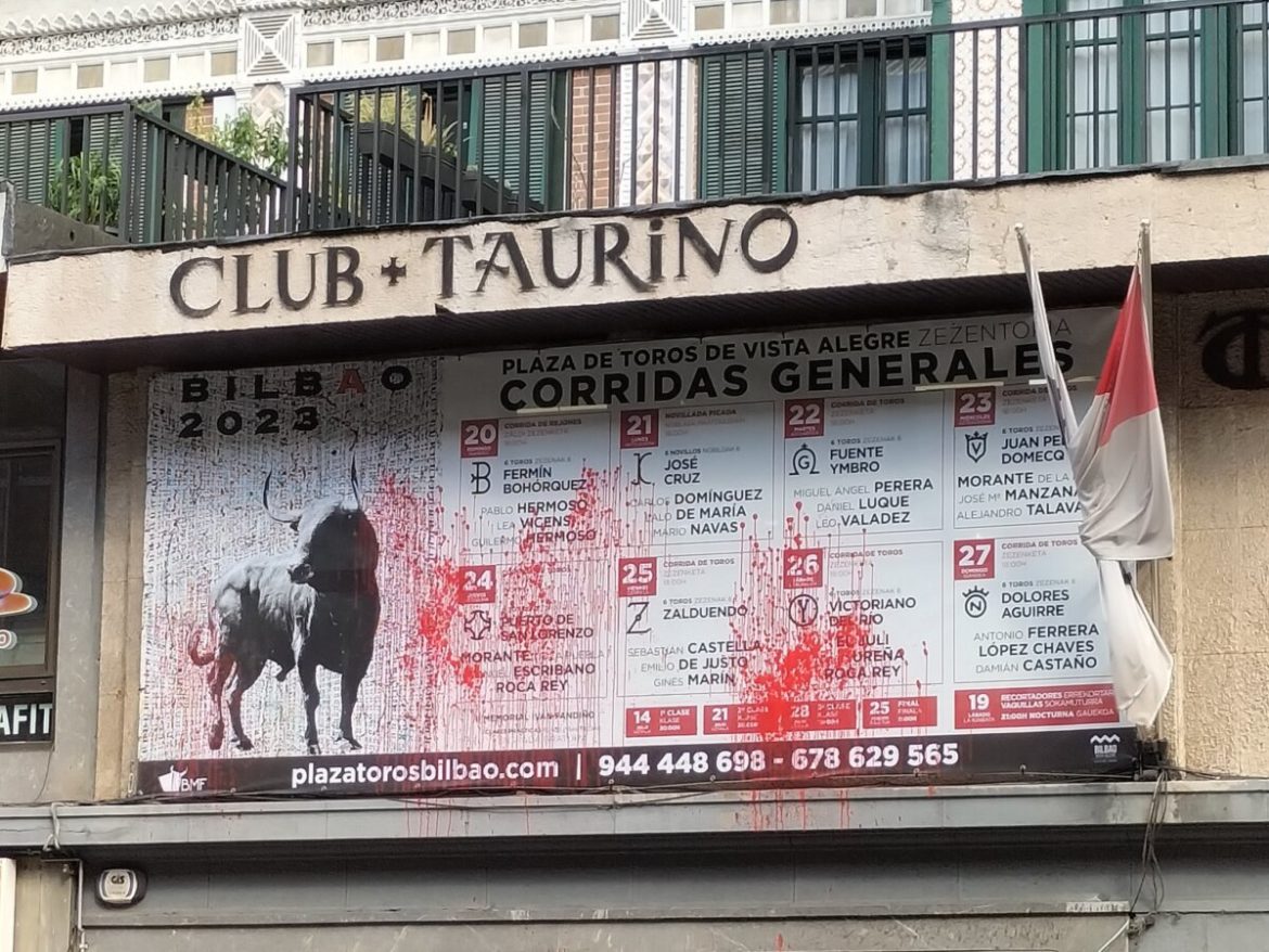 El ExcelentÃ­simo Club Taurino de Bilbao ha aparecido vandalizado a primera hora de esta maÃ±ana