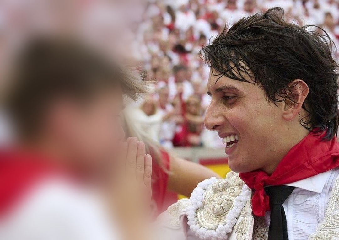 Roca Rey tuvo varios detalles con los niÃ±os de Pamplona durante la feria de San fermÃ­n