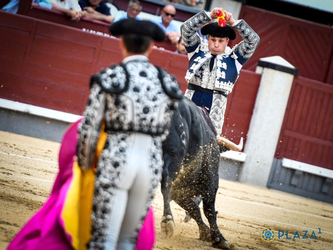 Grave cornada al banderillero RaÃºl Mateos en Las Ventas